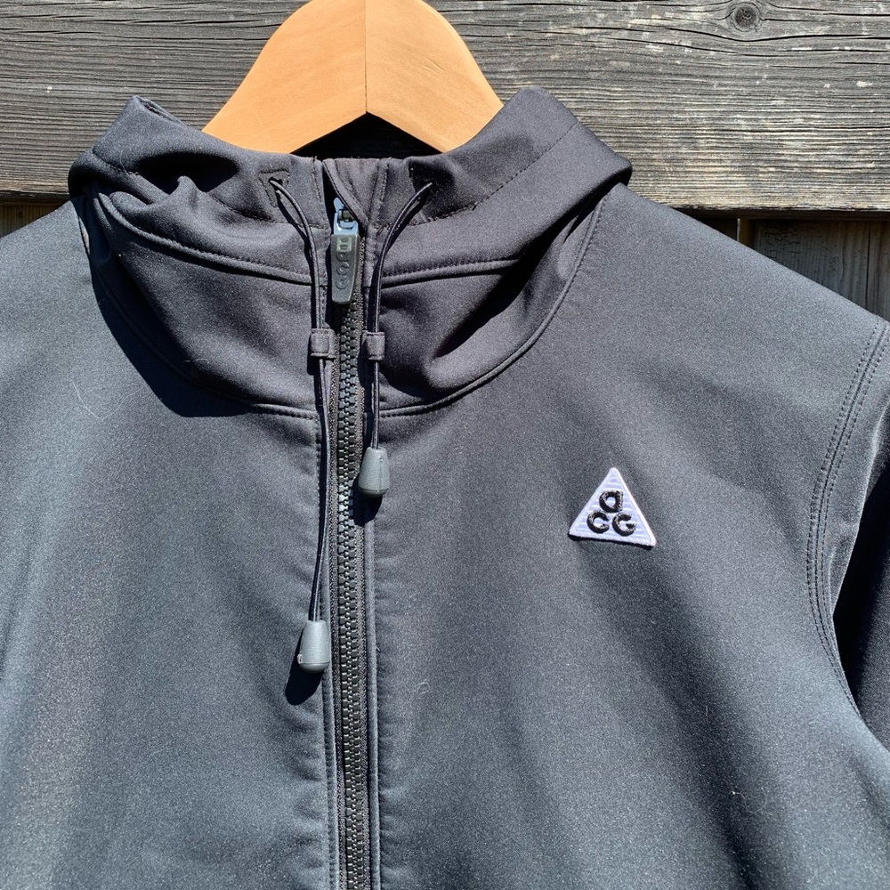 Nike ACG Soft Shell Jacket - Picture 2 of 9